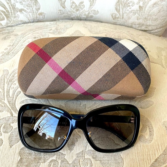 Burberry Black Square Sunglasses with Case - Picture 1 of 8
